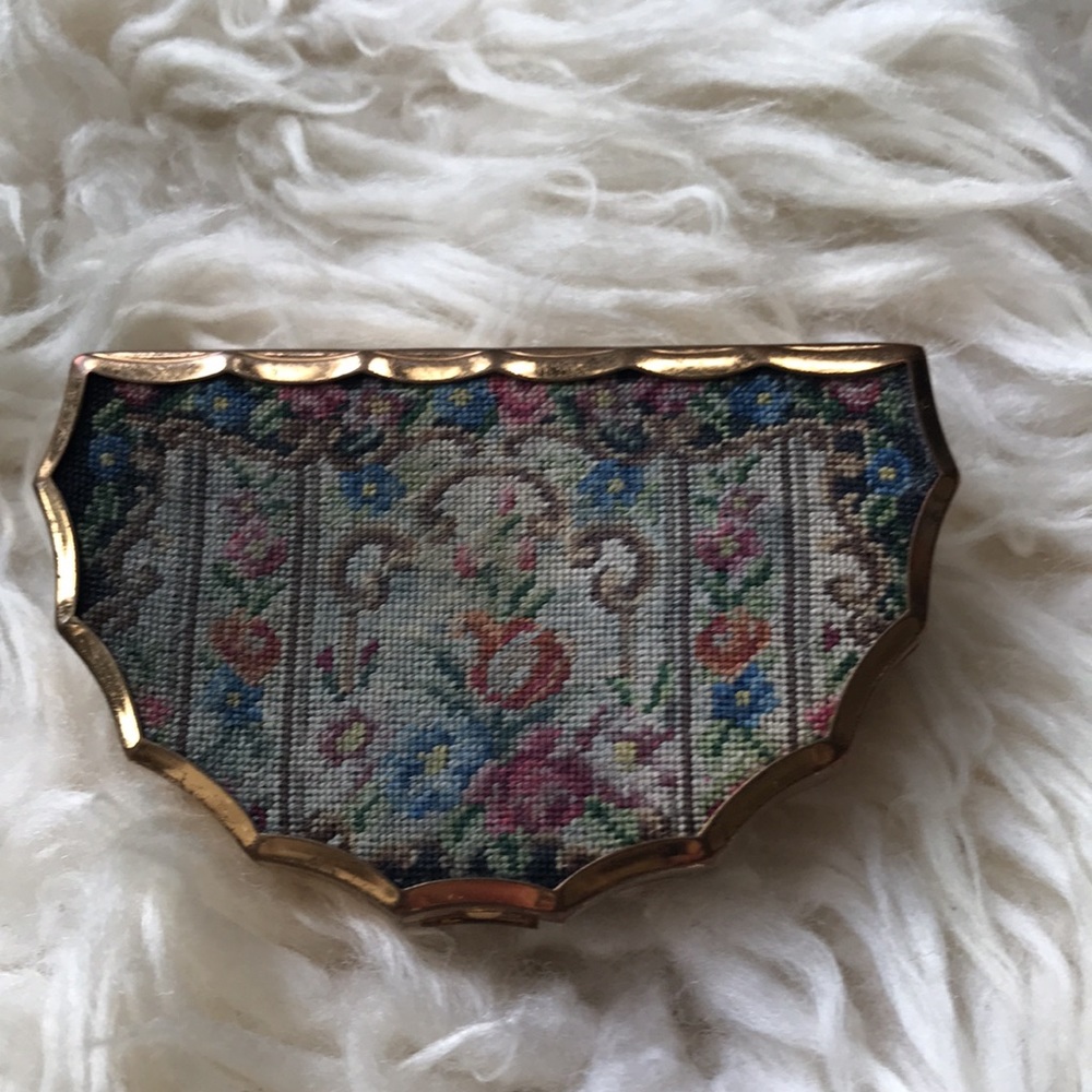 Vintage Petitpoint Tapestry Bag & Compact - Picture 13 of 17